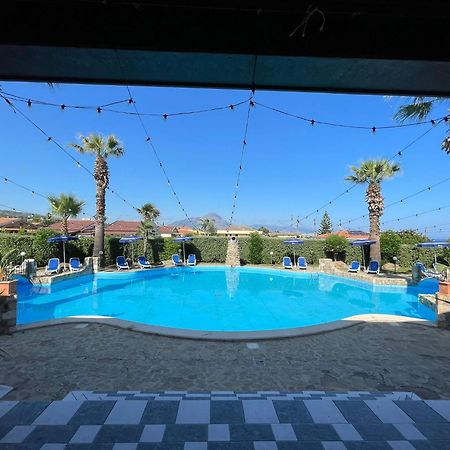 Aparthotel Soleada Club à Campofelice Di Roccella Extérieur photo