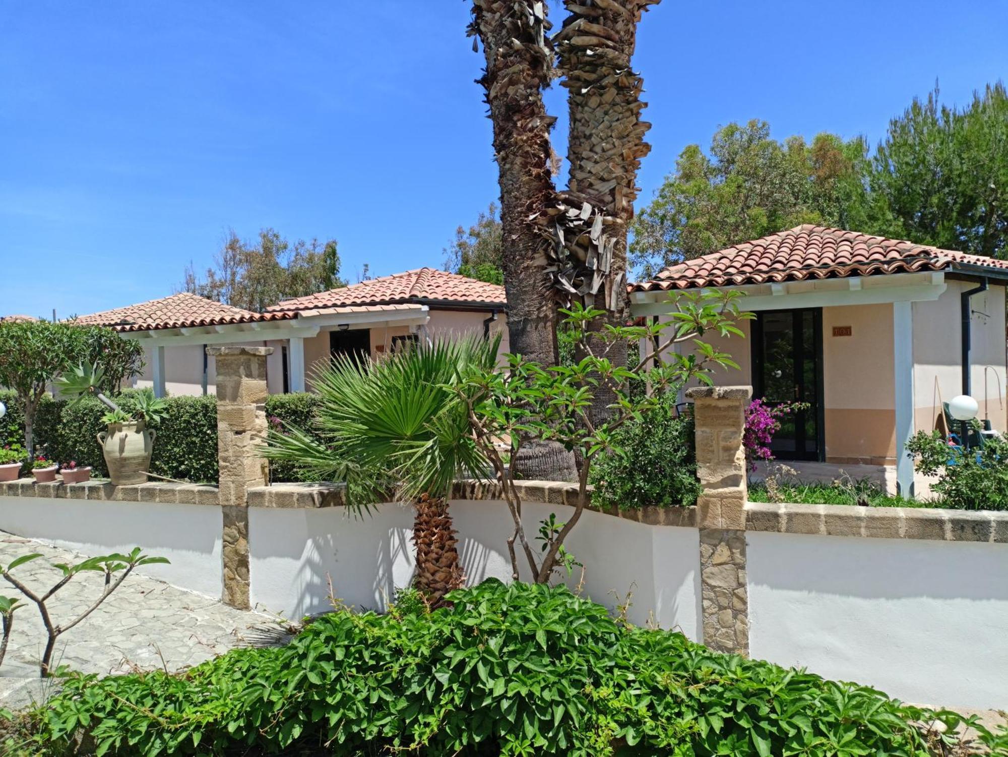Aparthotel Soleada Club à Campofelice Di Roccella Extérieur photo